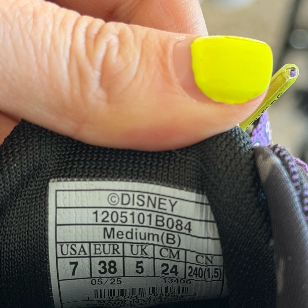 Brooks runDisney Ursula-inspired Ghost 17 - Black, Teal, and Purple - Picture 9 of 9